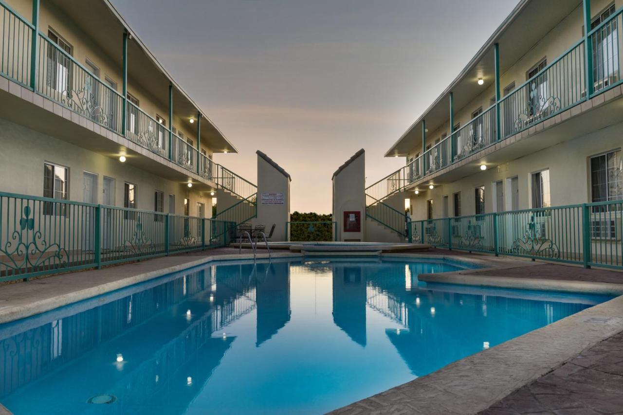 Hotel Trebol Inn Nuevo Casas Grandes Buitenkant foto