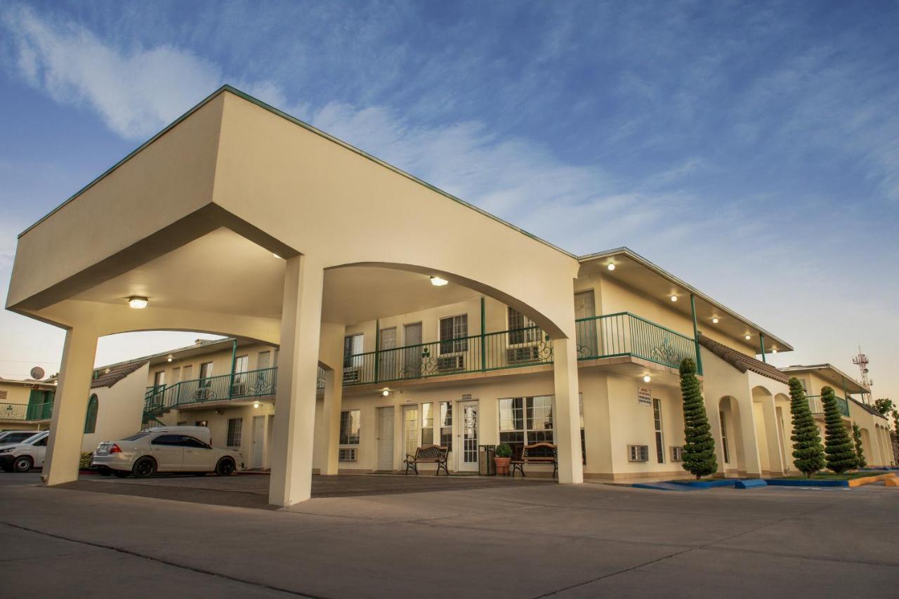 Hotel Trebol Inn Nuevo Casas Grandes Buitenkant foto