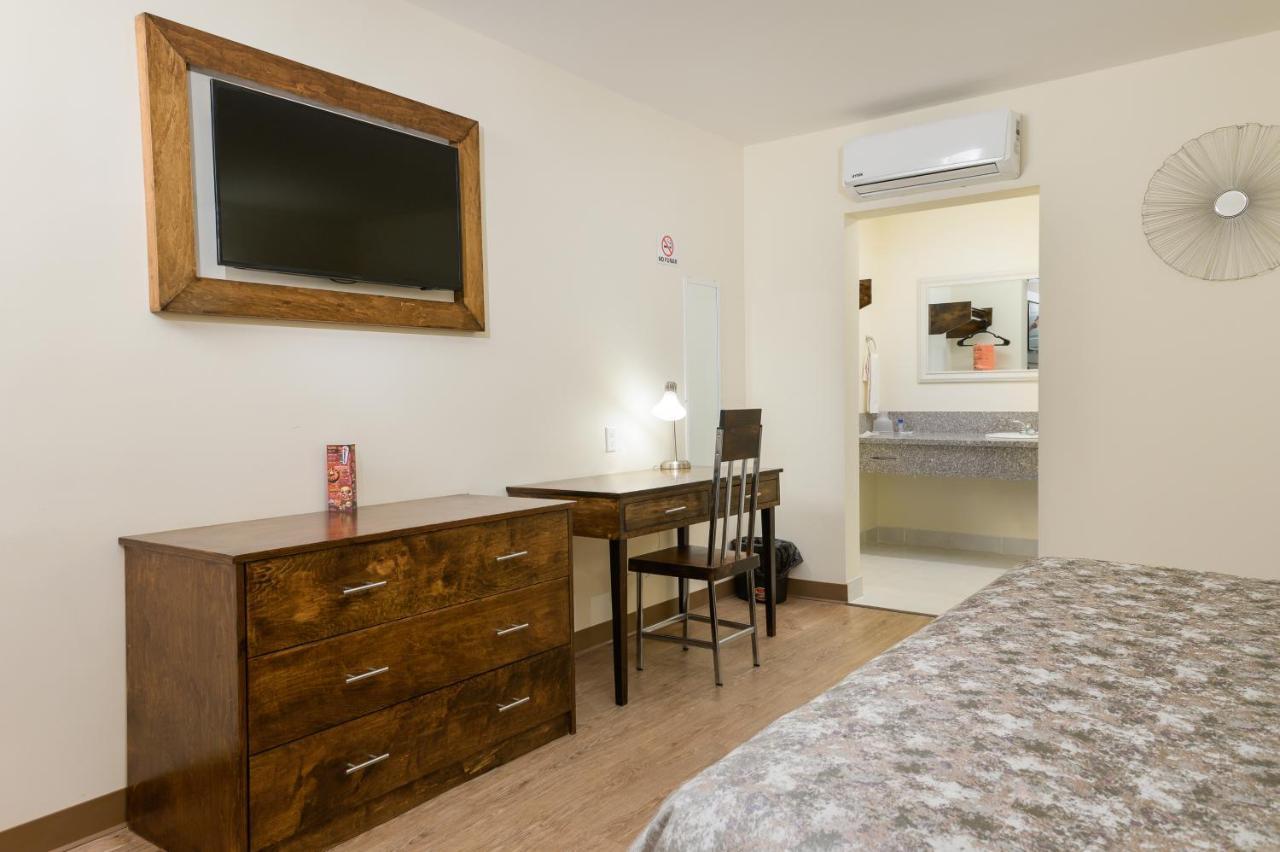 Hotel Trebol Inn Nuevo Casas Grandes Buitenkant foto