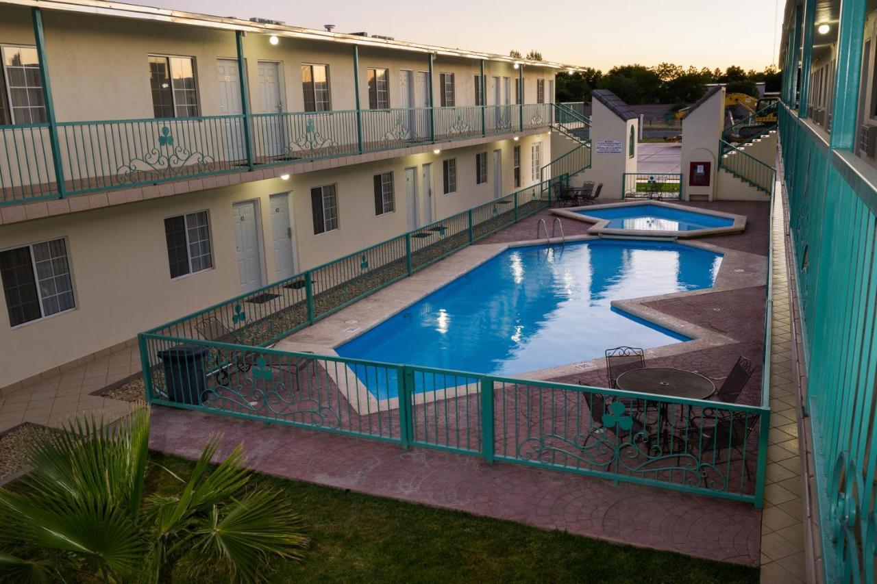 Hotel Trebol Inn Nuevo Casas Grandes Buitenkant foto